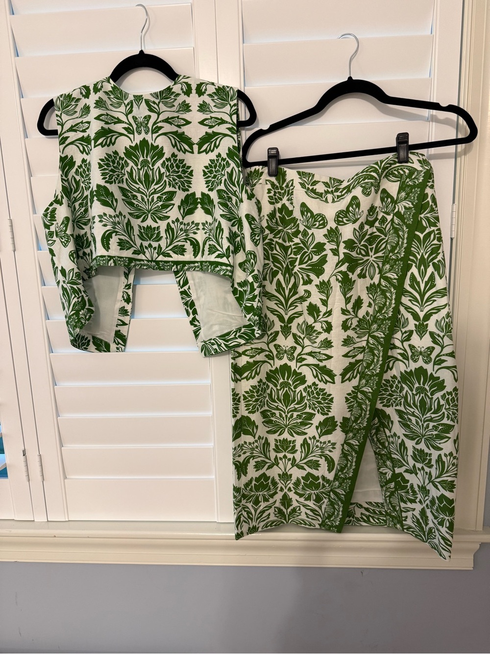 Farm Rio Green Floral Block Print Two-Piece Accent Set - White & Green